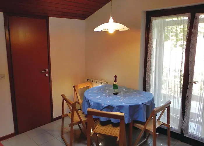 Lovely In With Kitchen شقة *