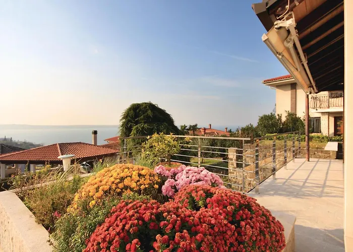 Lovely In With Kitchen شقة