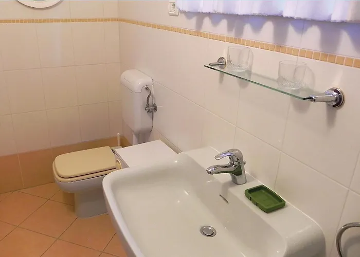 דירה Lovely In With Kitchen