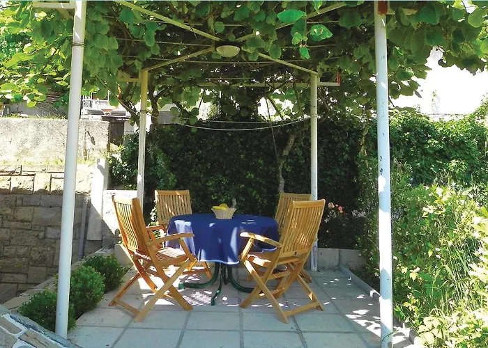 شقة Lovely In With Kitchen *